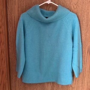 Turquoise sweater with three-quarter length sleeve